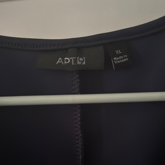 Elegant Navy and White Sleeveless Dress - Picture 2 of 2